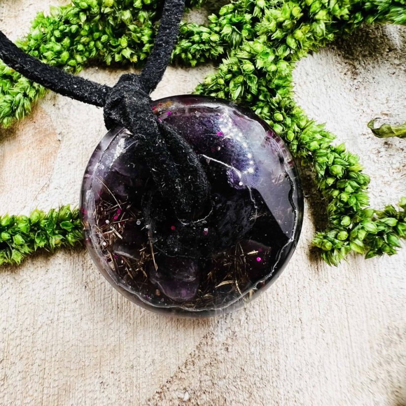 Orgonitový šperk / amulet / talisman s fluoritem - pro ochranu mysli, intuici a koncentraci