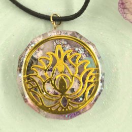 Orgonitový přívěšek / amulet / talisman s lotosem pro lásku, naději a odvahu