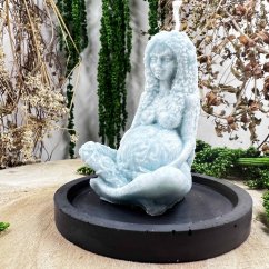 Přírodní rituální svíce Gaia - bohyně Zěmě - zelená - s nehořlavou podložkou naší výroby Přírodní rituální svíce Gaia - bohyně Zěmě - zelená - s nehořlavou podložkou naší výroby