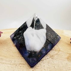 Orgonitový jehlan s chalcedonem a opálem - pro vnitřní rovnováhu a radost Orgonitový jehlan s chalcedonem a opálem - pro vnitřní rovnováhu a radost