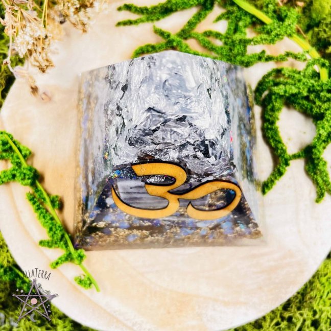 Orgonite pyramid for gentle transformation and concentration
