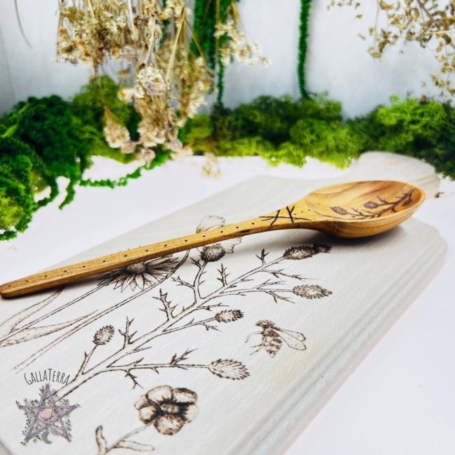 Beech cutting board - meadow flowers - medium
