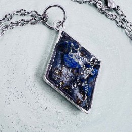 Netradiční orgonitový náhrdelník pro komunikaci a duchovní růst