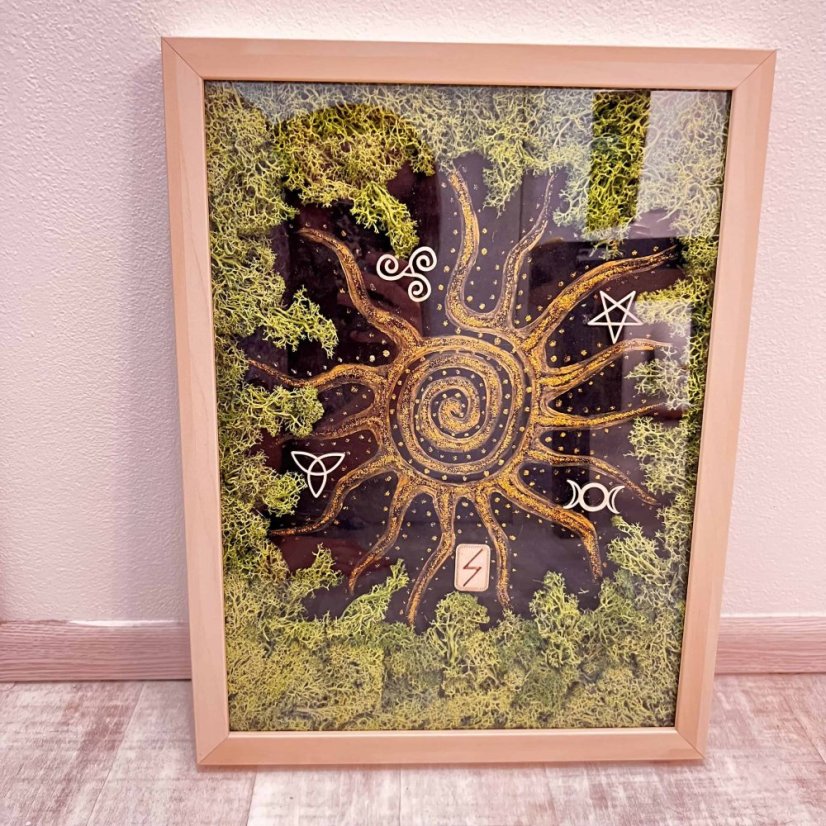 Mechový obraz s magickými symboly - Sluneční spirála