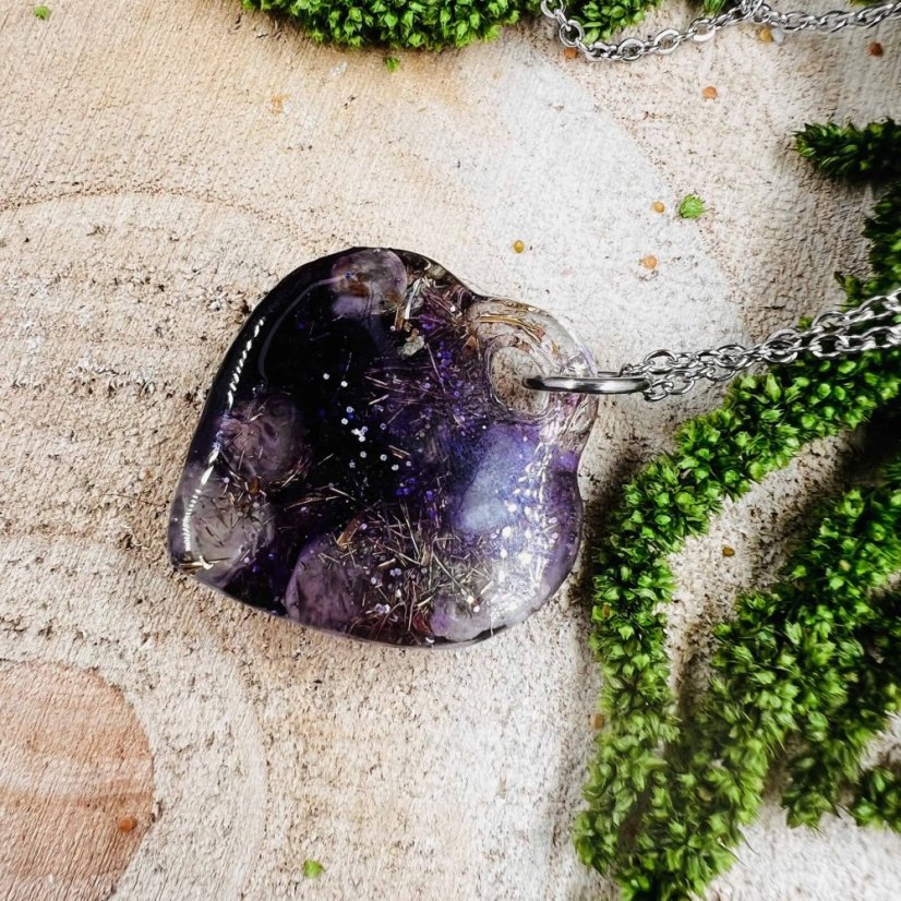 Orgonitové srdce s fluoritem - náhrdelník pro lásku, rovnováhu, ochranu