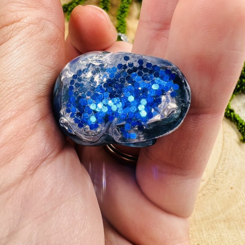 Orgonitová lebka / náhrdelník s modrým apatitem - pro komunikaci, inspiraci a jasnost