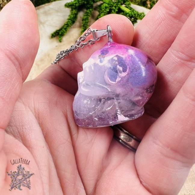 Orgonite skull / kunzite necklace - for love, self-love and emotional balance
