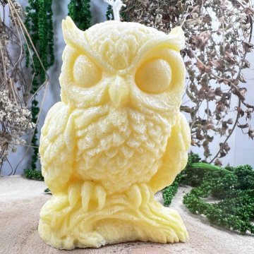 Přírodní rituální svíce - Sova - žlutá - pro moudrost, poznání a jasnost mysli