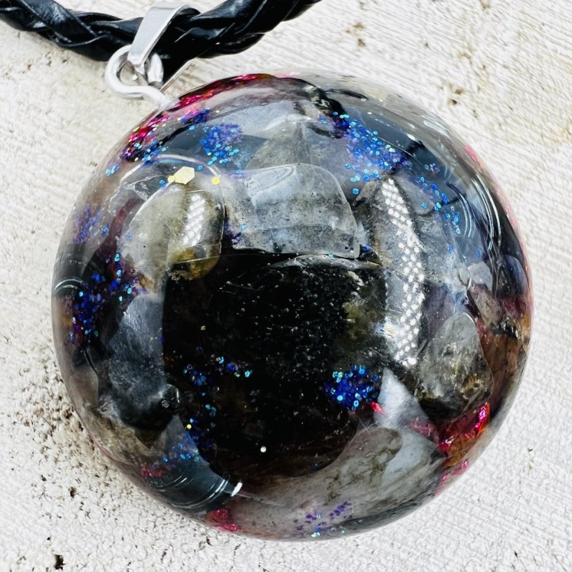 Orgonitový šperk s labradoritem a křišťálem pro sílu, pravdu a ochranu