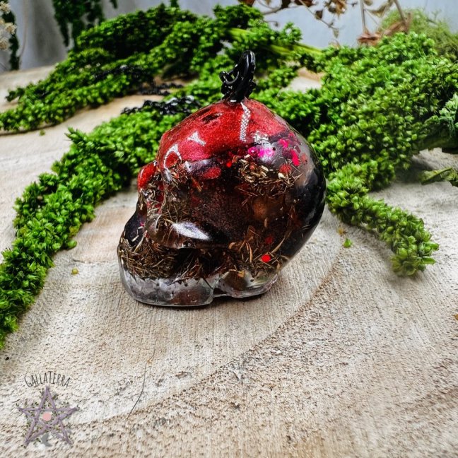 Orgonite skull / necklace with hematite - for grounding, protection and strength