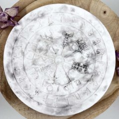 Runic mat with Vegvisir