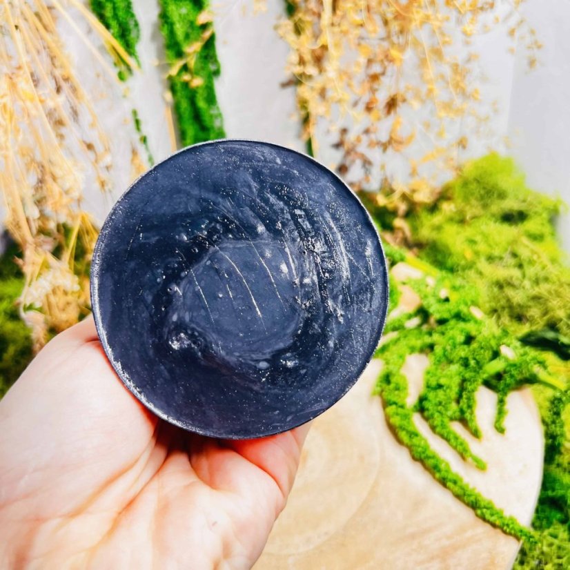 Vysoký svícen – černý - elegance, originalita a všestrannost