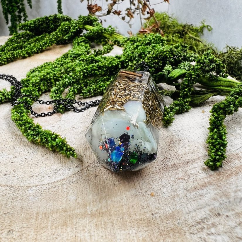 Orgonitové MAXI kyvadlo / přívěšek s jadeitem a runou Eihwaz - pro ochranu, stablitu, uzemění