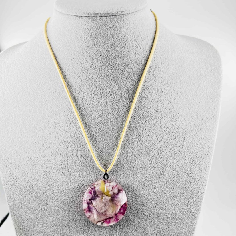 Orgonitový přívěšek / amulet / talisman s květem orchideje pro lásku, přátelství a štěstí