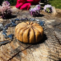 Wooden wood carved jewel - Daisy