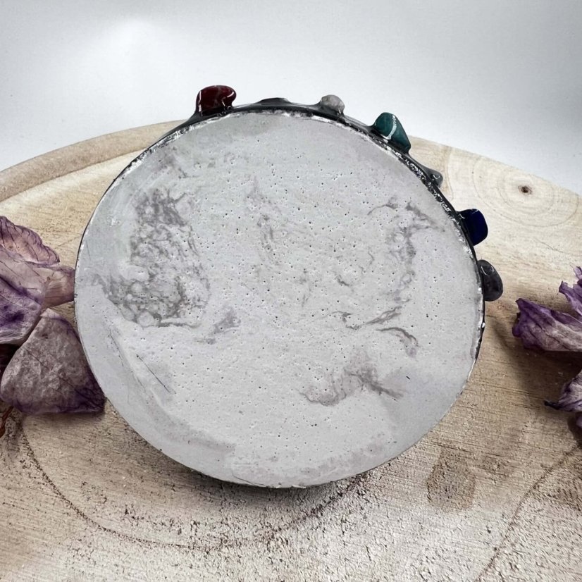 Svícen na dlouhou tenkou svíci - celočakrový