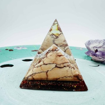 Orgonitová pyramida pro zvládnutí náročných situací a stresu Orgonitová pyramida pro zvládnutí náročných situací a stresu