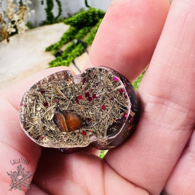 Orgonite skull / necklace with hematite - for grounding, protection and strength