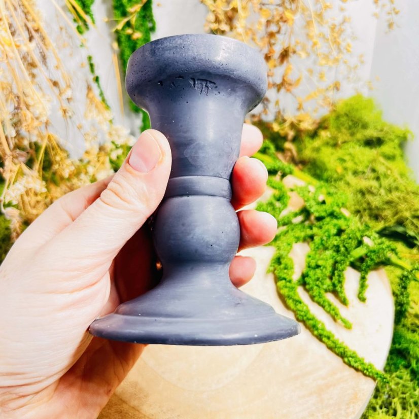 Vysoký svícen – černý - elegance, originalita a všestrannost