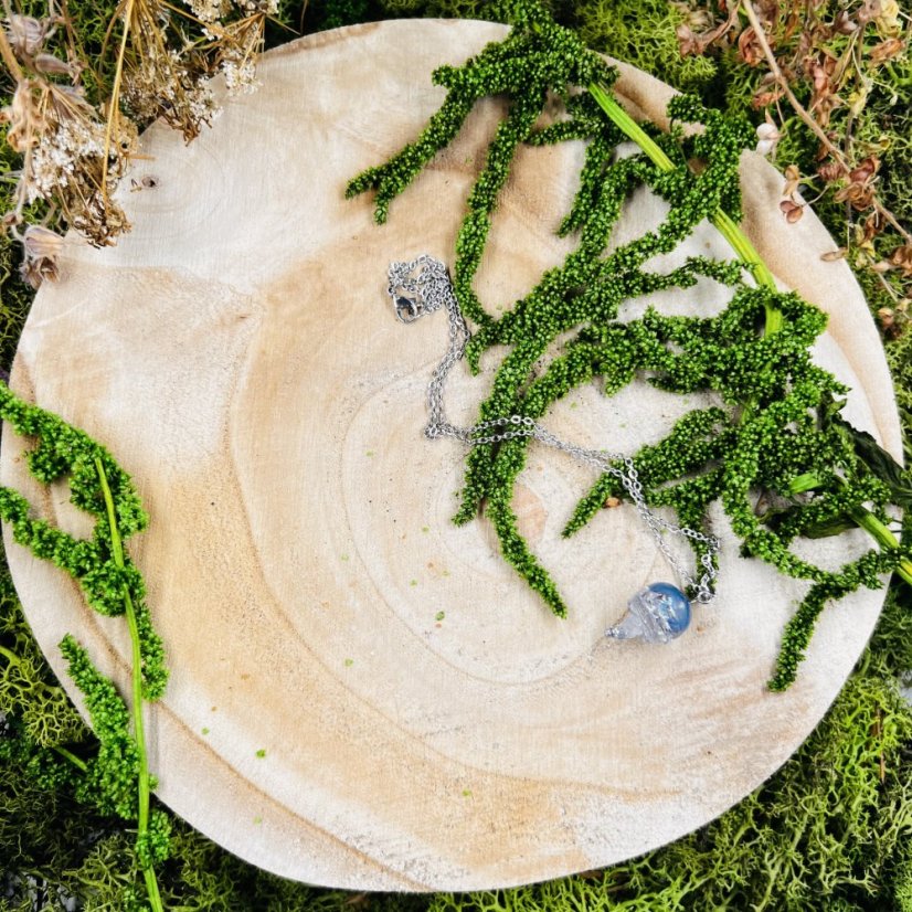 Orgonitová medúza / náhrdelník s opály - pro kreativitu, jemnost, intuici