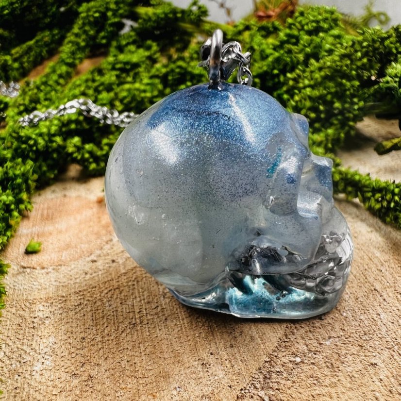 Orgonitová lebka / náhrdelník s akvamarínem - pro klid, odvahu a pravidvou komunikaci