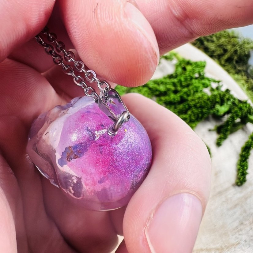 Orgonitová lebka / přívěšek s kunzitem - pro lásku, sebelásku a emoční rovnováhu