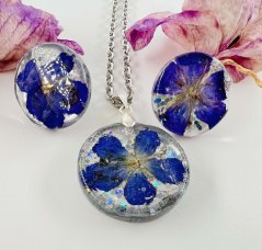 Jewellery set with real violets