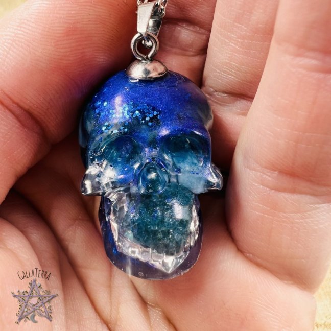 Orgonite skull pendant – for communication and inspiration
