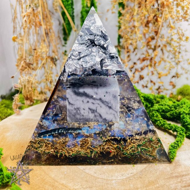 Orgonite pyramid for gentle transformation and concentration