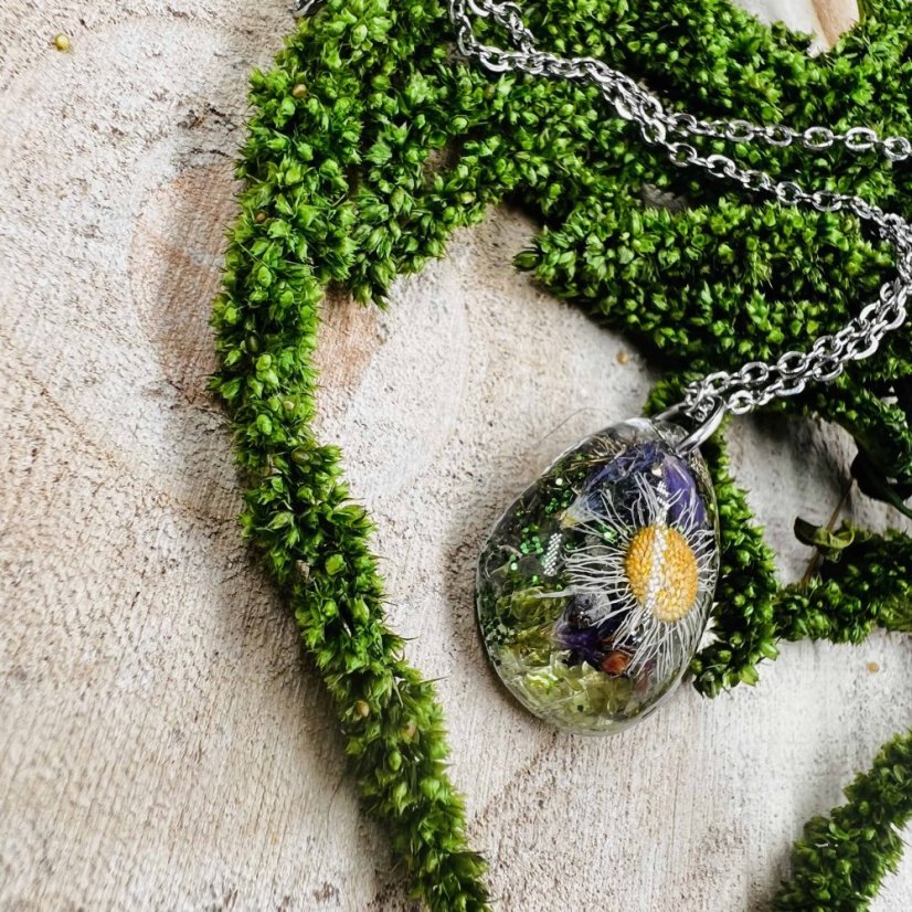 Orgonite necklace - peridot, daisy - renewal, growth