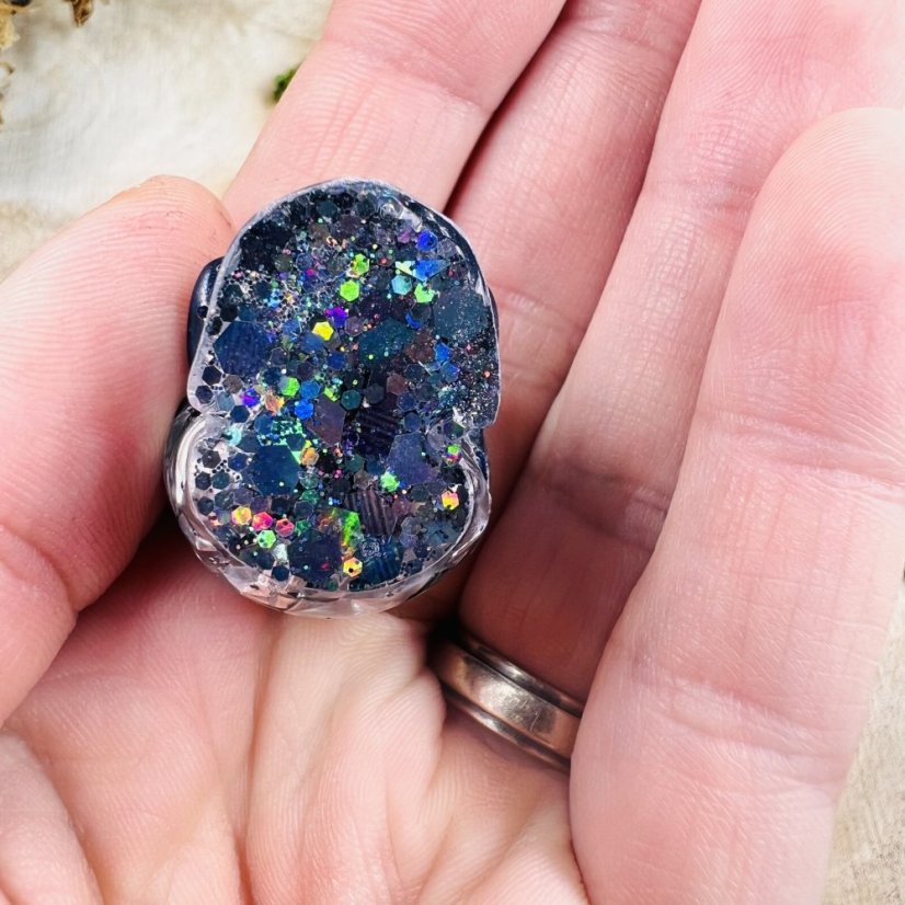 Orgonitová lebka / náhrdelník s modrým pískovcem - pro ambice, víru v sebe, světlo