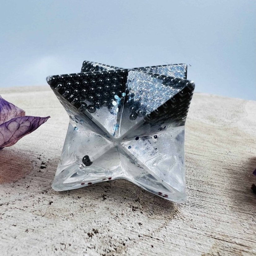 Orgonitová merkaba s křišťálem pro ochranu a andělskou energii