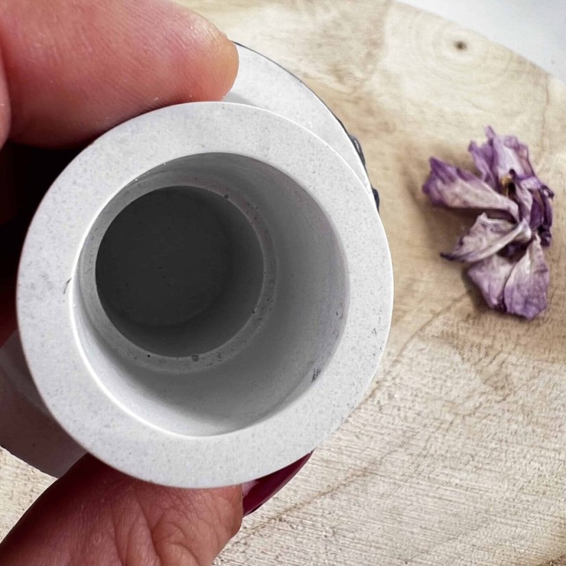 Svícen na dlouhou tenkou svíci - celočakrový