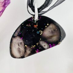 Orgonite amulet / pendant / talisman for love and sensuality