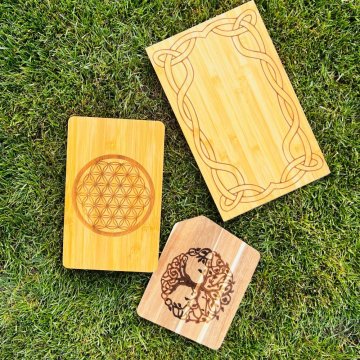 Gravírovaná krájecí / servírovací prkénka s magickými symboly Gravírovaná krájecí / servírovací prkénka s magickými symboly