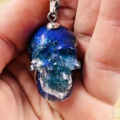 Orgonitová lebka / přívěšek s modrým apatitem - pro komunikaci, inspiraci a jasnost