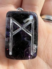 Orgonitový šperk s runou Mannaz pro moudrost, harmonii a propojení