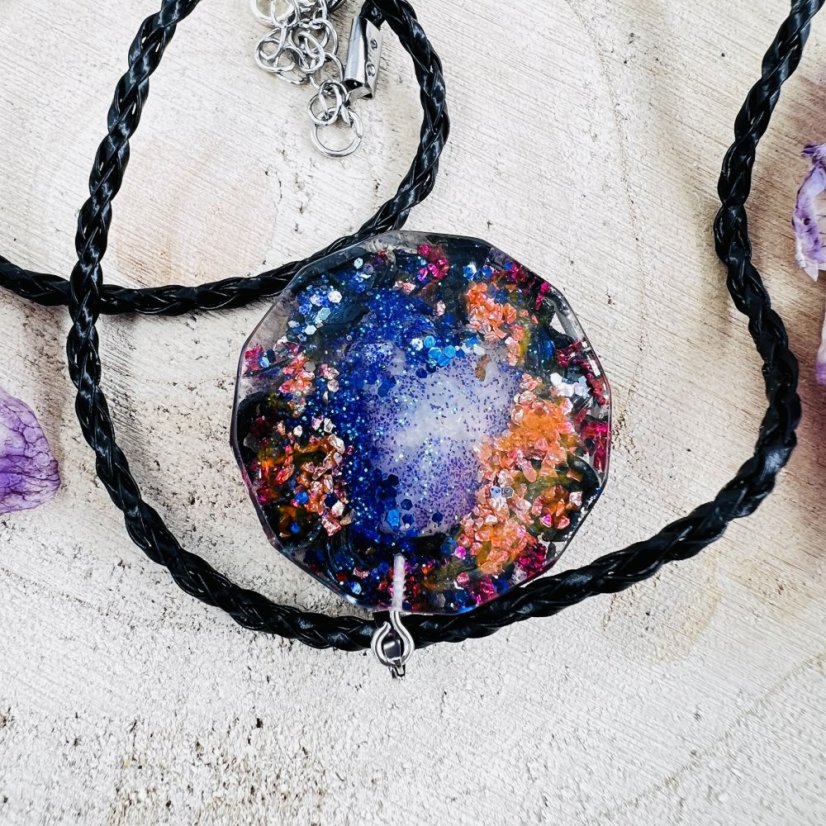 Orgonitový šperk s labradoritem a křišťálem pro sílu, pravdu a ochranu