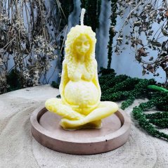 Přírodní rituální svíce Gaia - bohyně Zěmě - žlutá - s naší nehořlavou podložkou pod svíce Přírodní rituální svíce Gaia - bohyně Zěmě - žlutá - s naší nehořlavou podložkou pod svíce