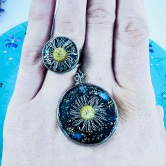 Set orgonitových šperků se sedmikráskou a opálem pro intuici a kreativitu Set orgonitových šperků se sedmikráskou a opálem pro intuici a kreativitu