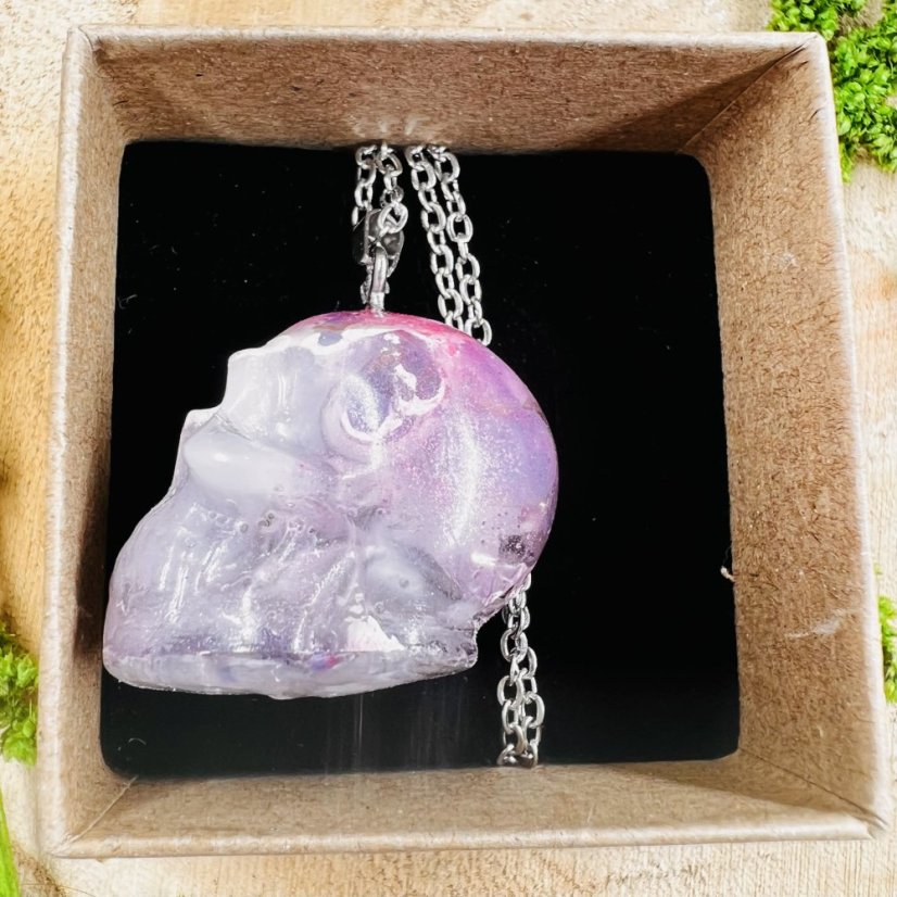 Orgonitová lebka / přívěšek s kunzitem - pro lásku, sebelásku a emoční rovnováhu
