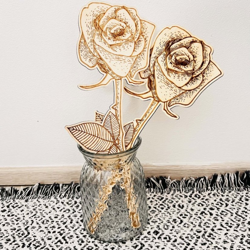 Autorská dřevěná růže - ve váze