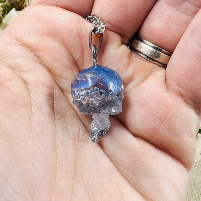 Orgonitová medúza / náhrdelník s opály - pro kreativitu, jemnost, intuici