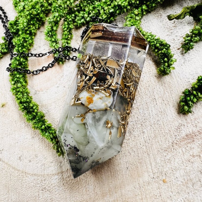 Orgonitové MAXI kyvadlo / přívěšek s jadeitem a runou Eihwaz - pro ochranu, stablitu, uzemění