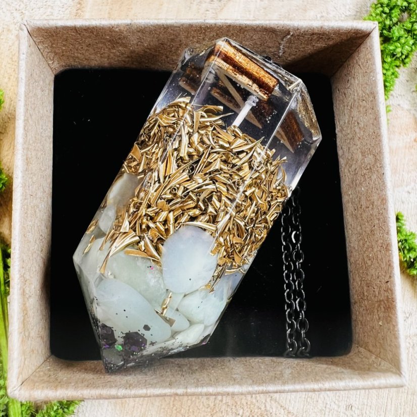 Orgonitové MAXI kyvadlo / přívěšek s jadeitem a runou Eihwaz - pro ochranu, stablitu, uzemění