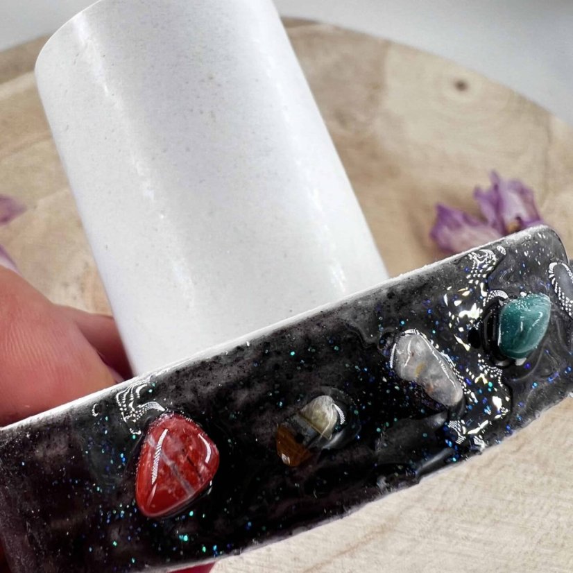 Svícen na dlouhou tenkou svíci - celočakrový