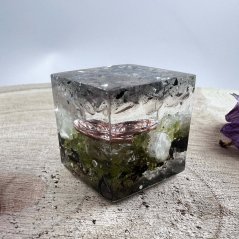 Orgonitová krychlička – těžítko & antistres - pro hojnost a štěstí Orgonitová krychlička – těžítko & antistres - pro hojnost a štěstí