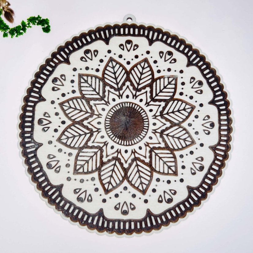 Dřevěná omalovánka - mandala s lístky
