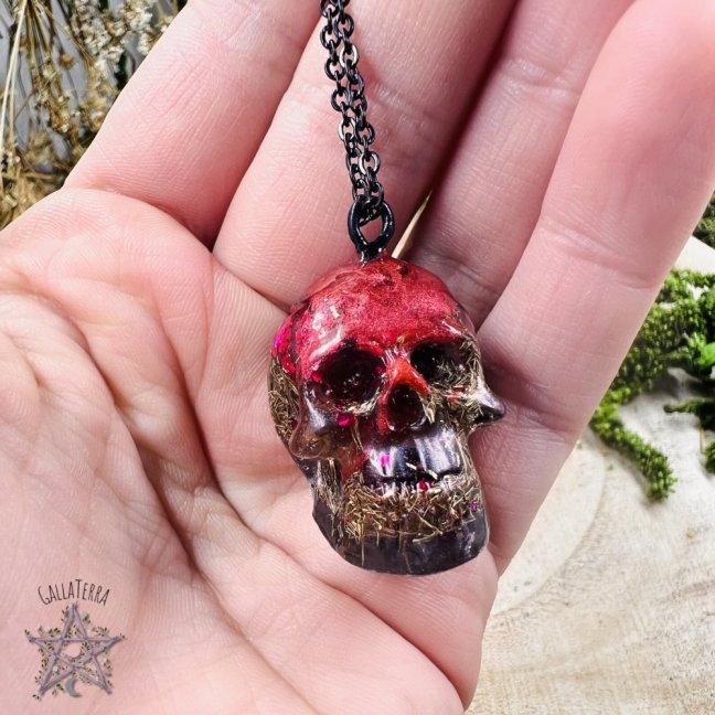 Orgonite skull / necklace with hematite - for grounding, protection and strength
