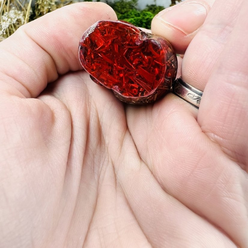 Orgonitová lebka s červeným jaspisem - pro sílu, ochranu a transformaci